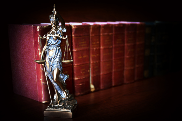 kodeksy prawne i statua sprawiedliwości